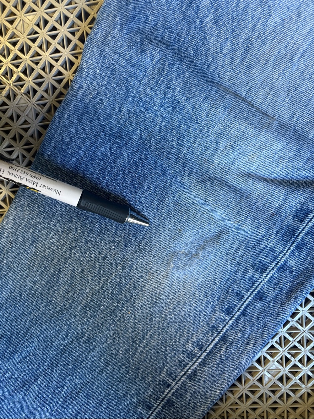 Vintage Levi's 501 Medium Wash Button-Fly Blue Jeans - Y2K - Picture 14 of 15